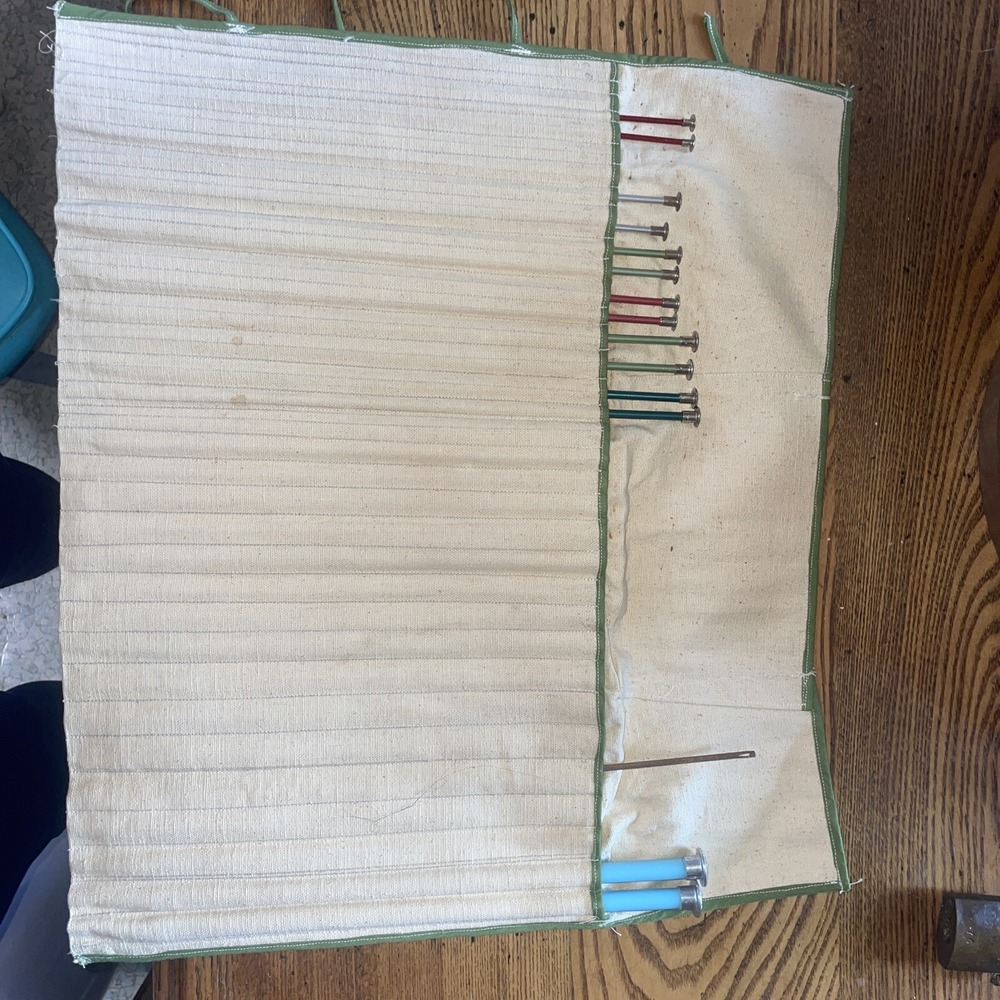 BOYE Knitting Needles‎ And Carrying Case